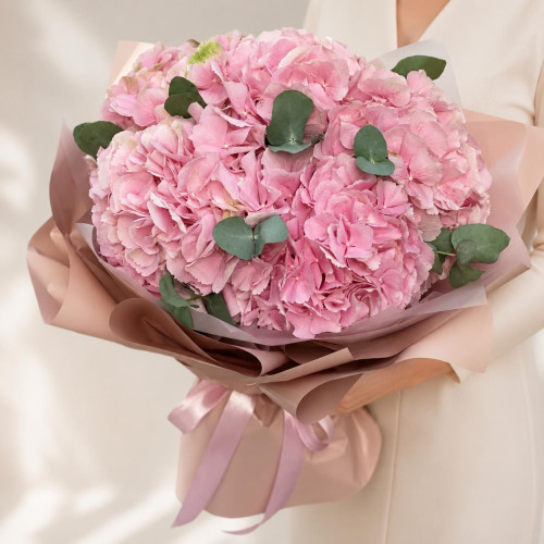 «Armonia rosa» — bouquet di ortensie rosa con eucalipto «Armonia rosa» — bouquet di ortensie rosa con eucalipto