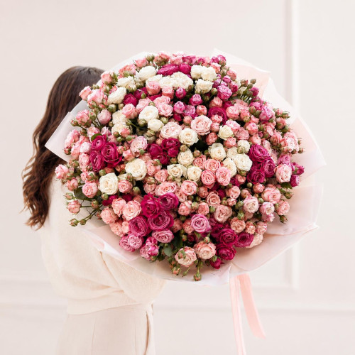 „Luxus der Sprayrosen“ — Blumenstrauß aus 51 Stielen „Luxus der Sprayrosen“ — Blumenstrauß aus 51 Stielen
